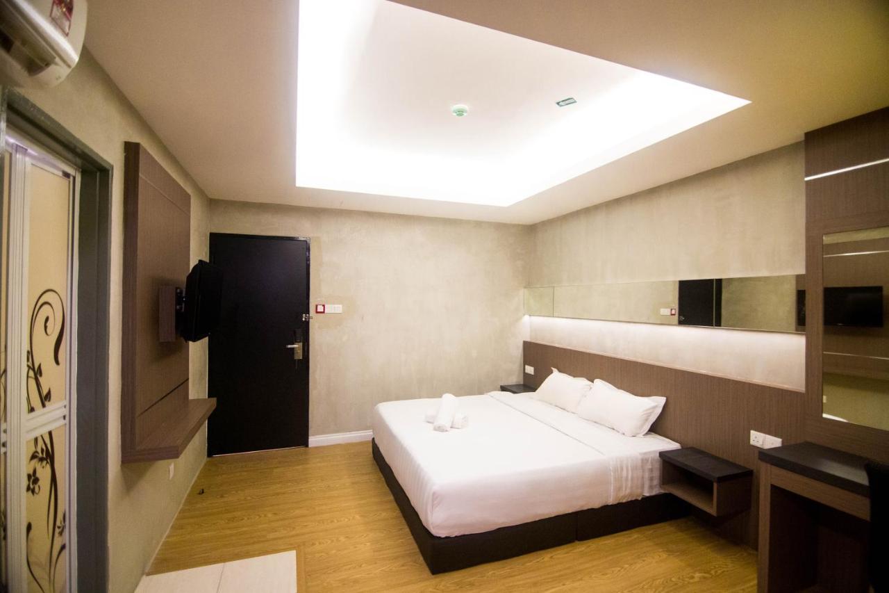 Monaco Boutique Sadong Jaya 2*
